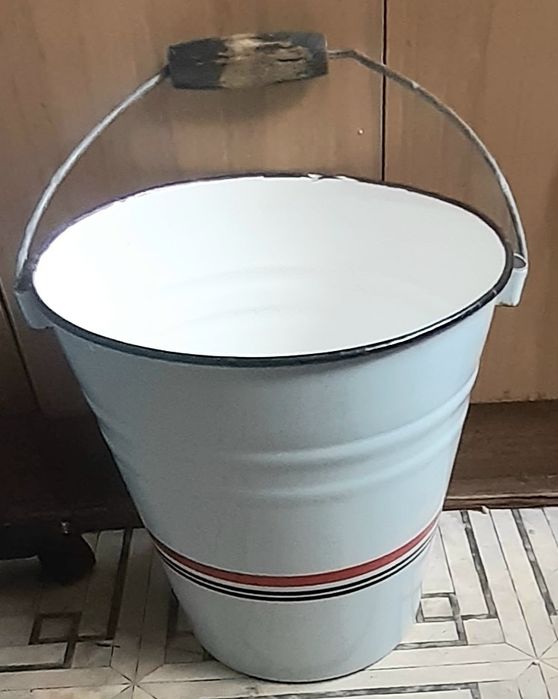 Ведро эмалированное с ручкой