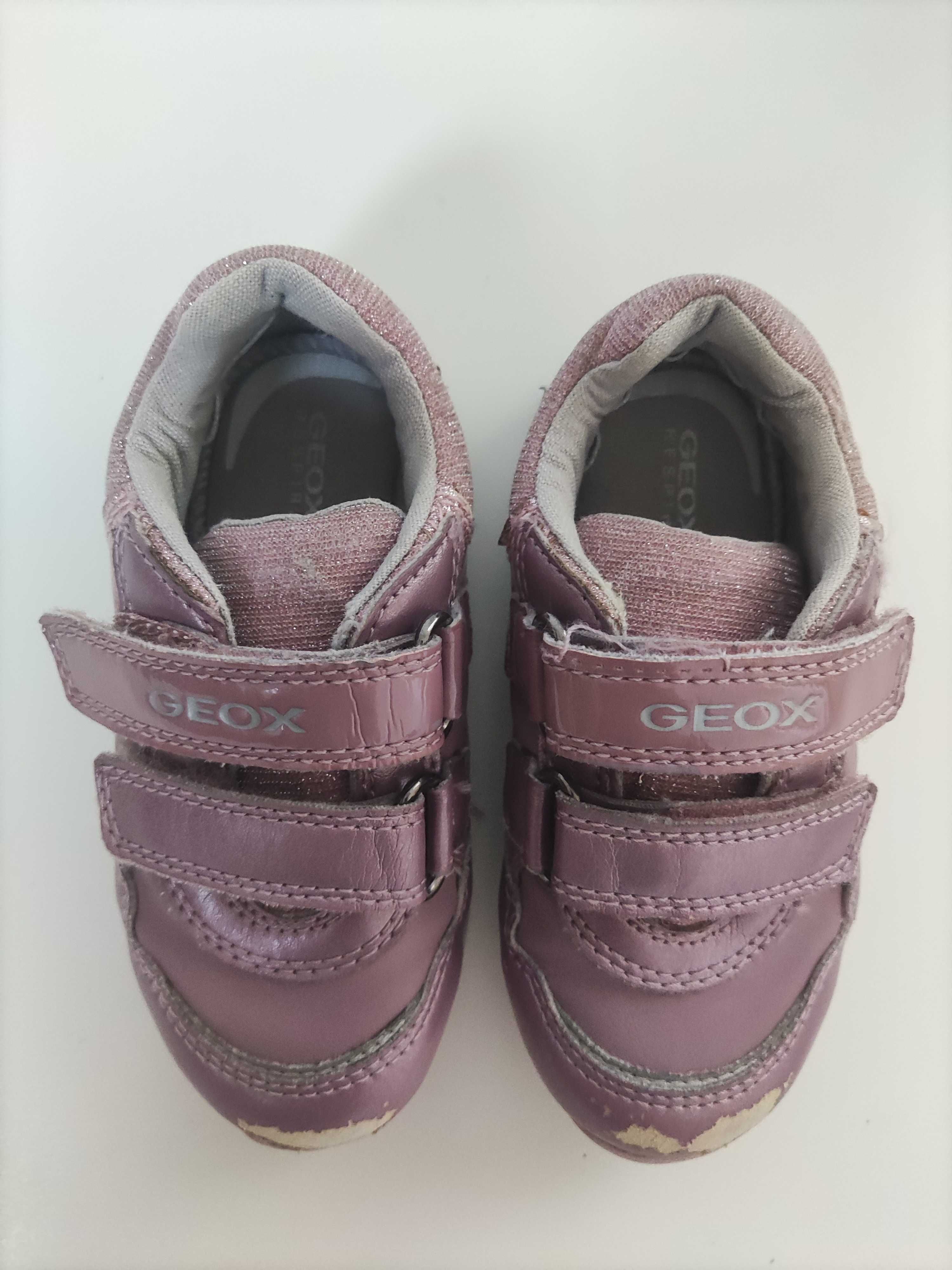 Sapatilhas e sapatos criança