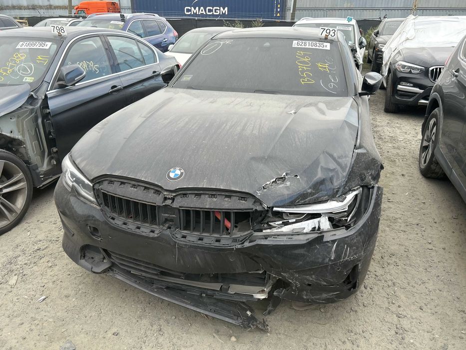 В дорозі BMW G20 330IX 2020