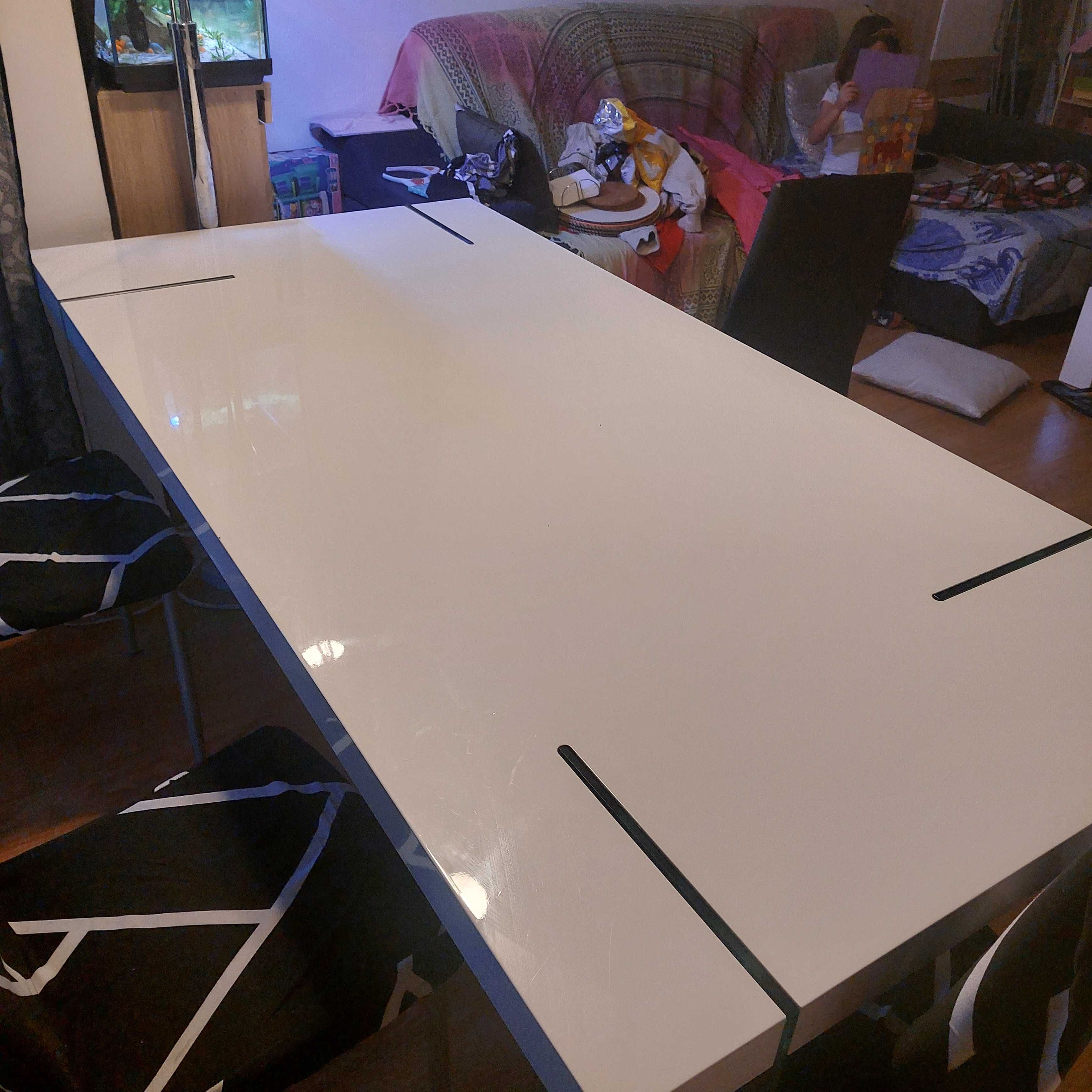 Conjunto mesa de jantar com 4 cadeiras