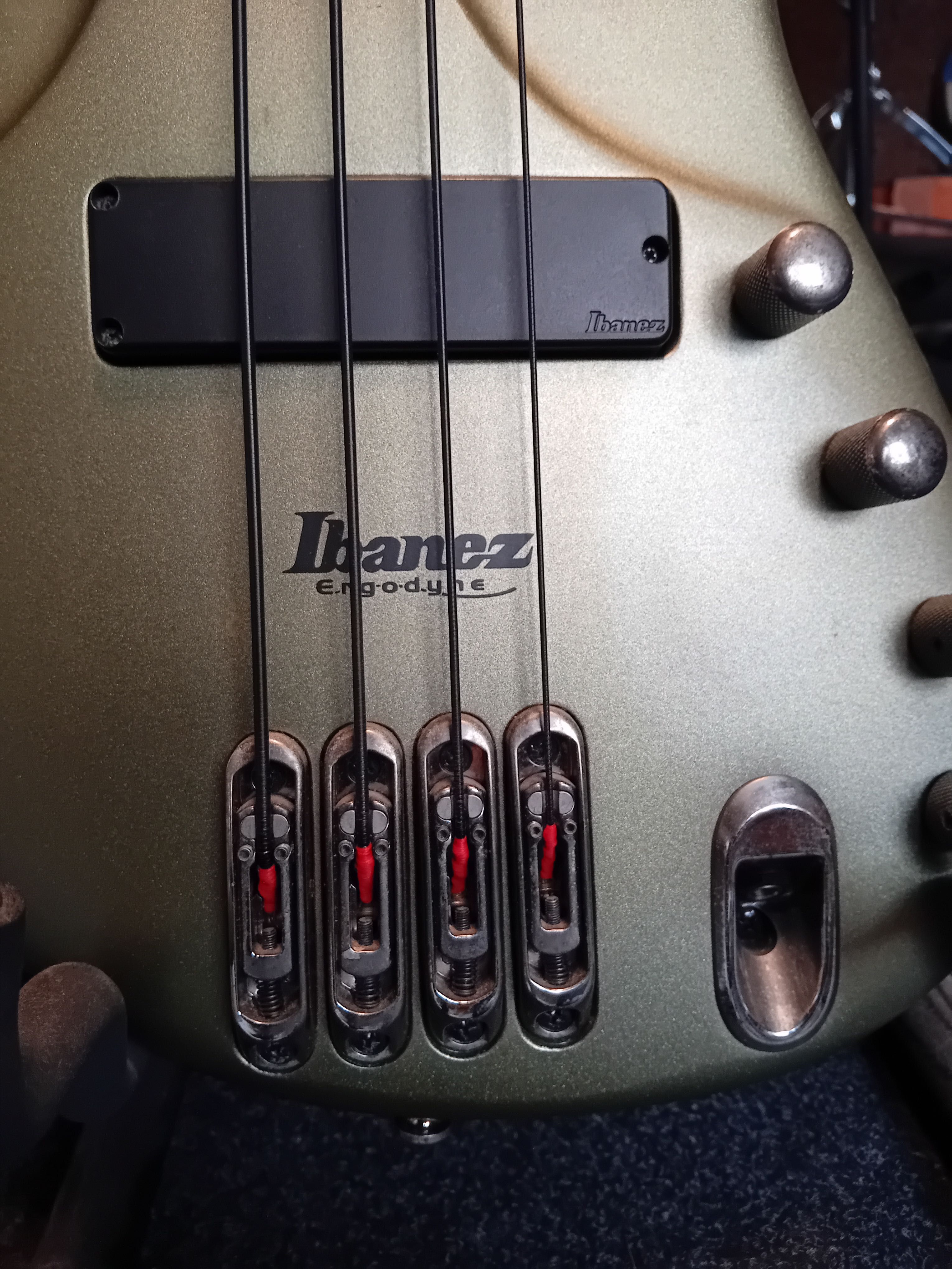 Guitarra baixo  de 4 cordas Ibanez EDA 900