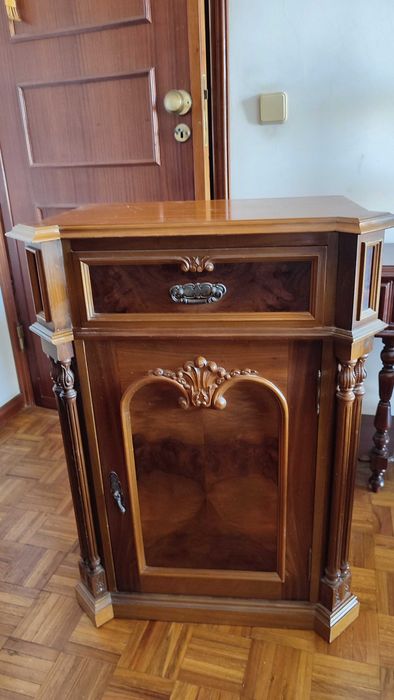 Bonita consola clássica