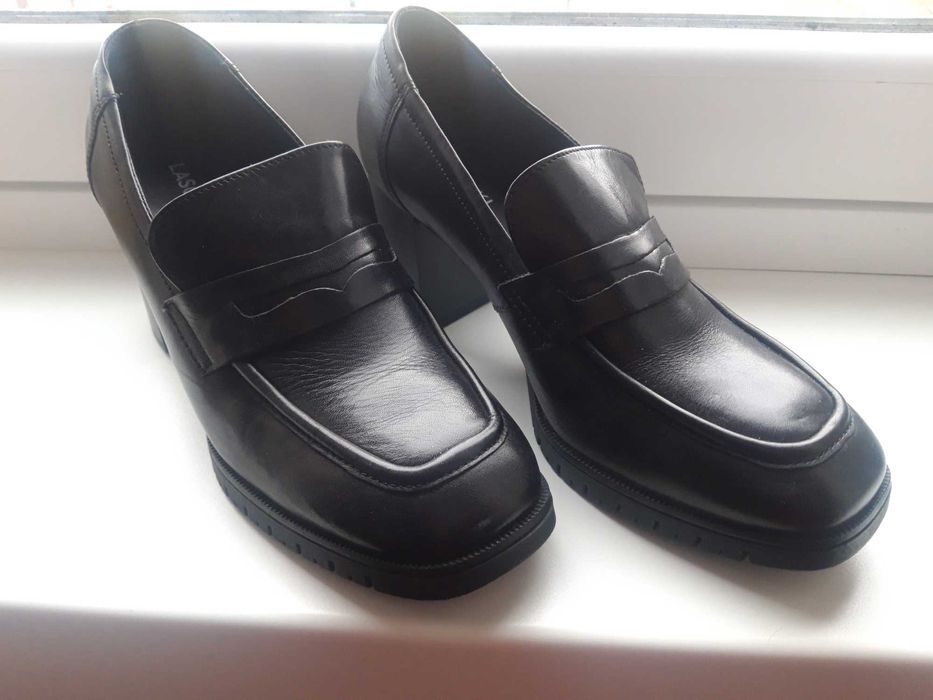 Nowe półbuty Lasocki rozm. 39