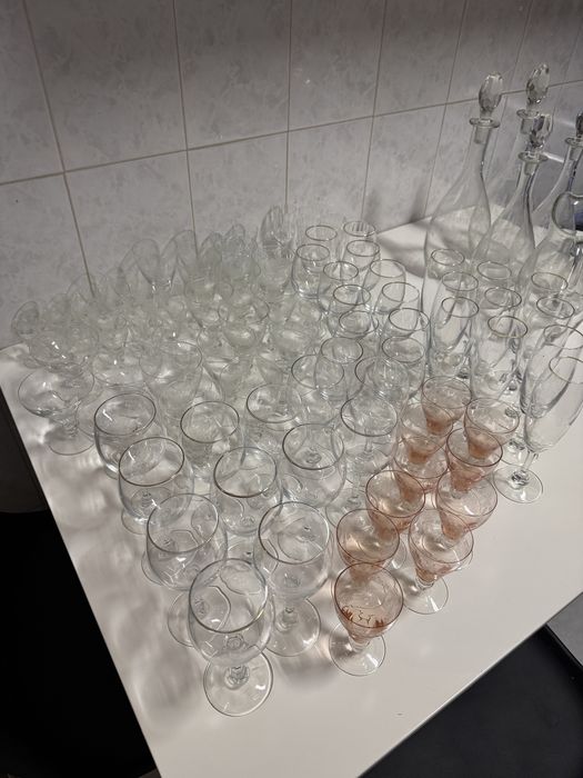 Servico de copos e jarros