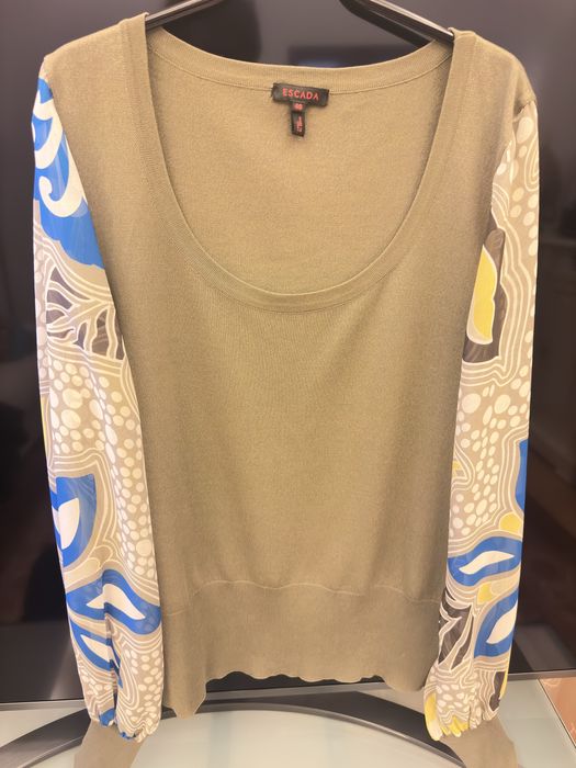 Стильна кофтинка бренду Escadа.