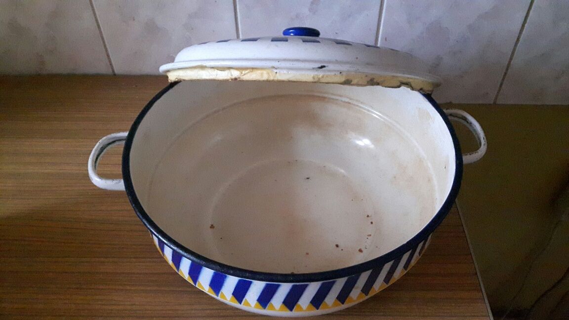 Duży emaliowany chlebak PRL