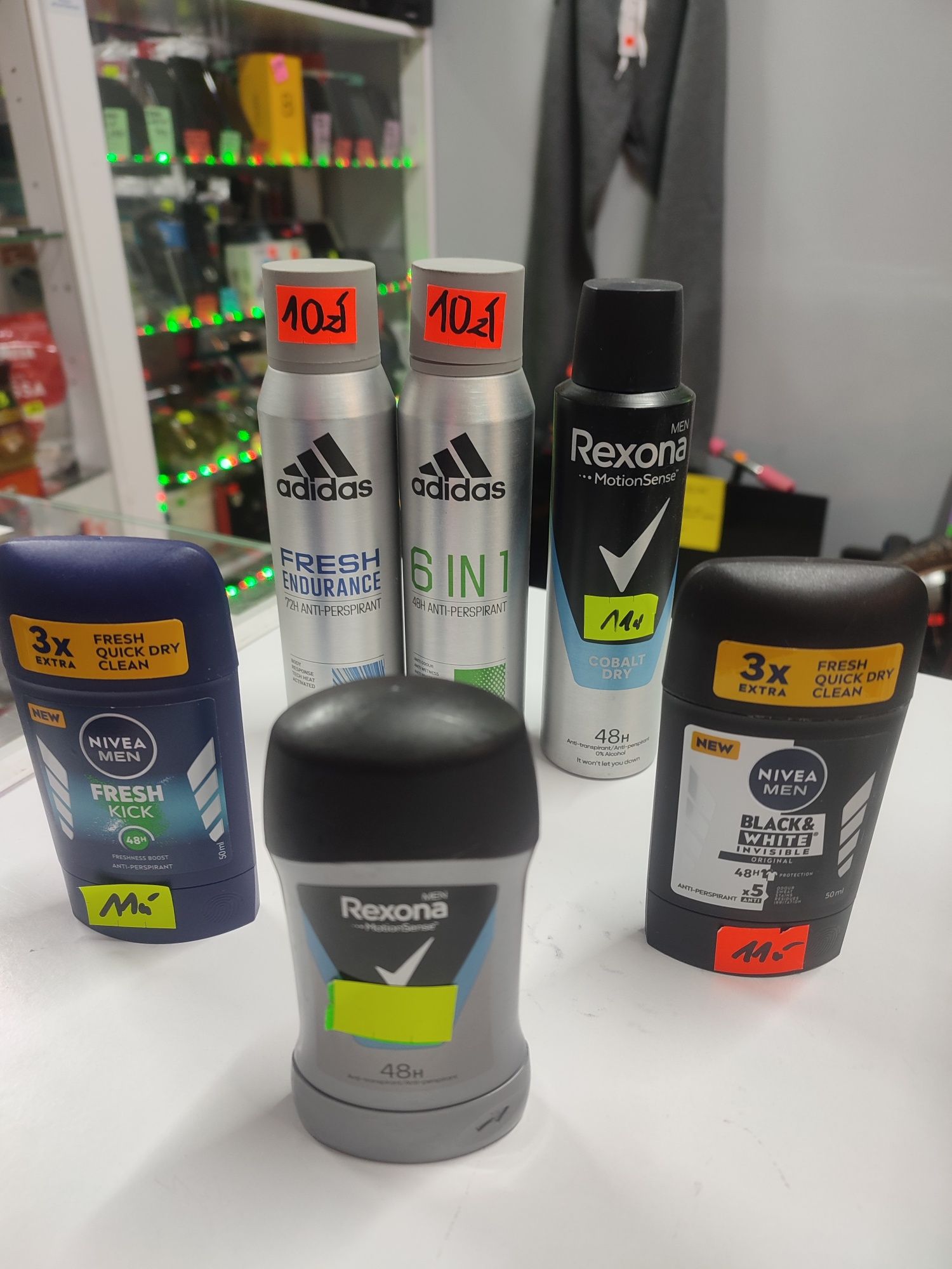Antyperspirant dla mężczyzn dezodorant 8zl za sztukę