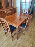Mesa de jantar extensível e 4 cadeiras