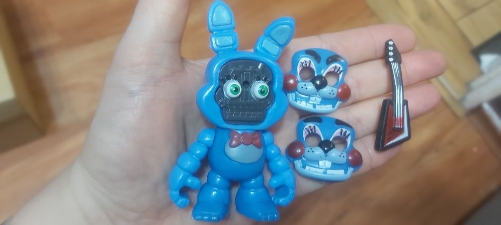 Figurki fnaf five nights at freddys zestaw 1 
Wysokość 7-9 cm zależy