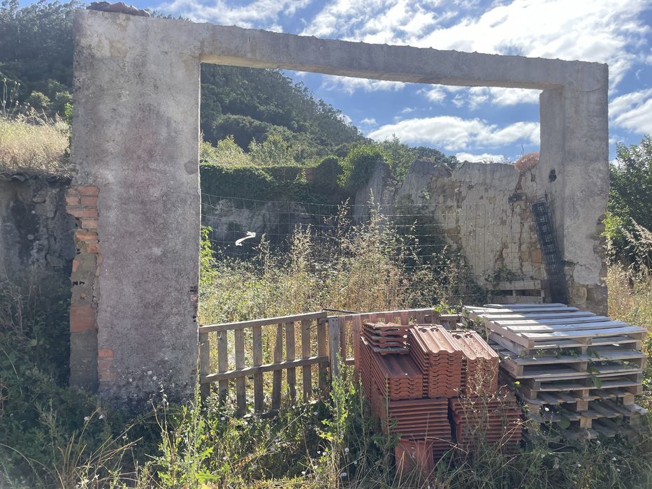 RUINA em Sobral de Monte Agraco