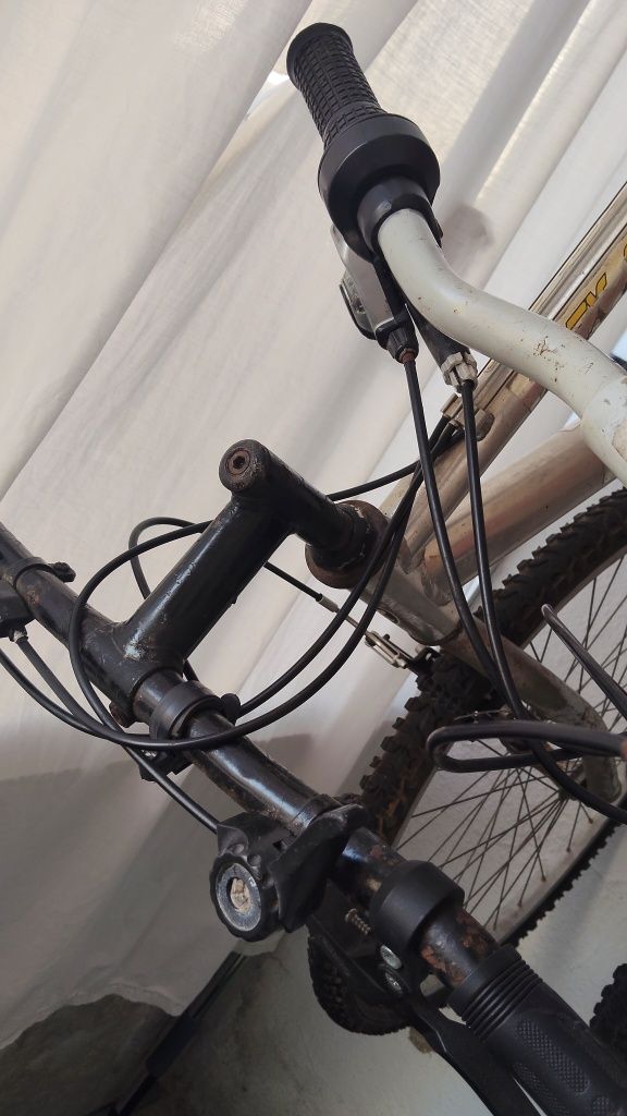 Bicicletas e suportes (ler descrição)