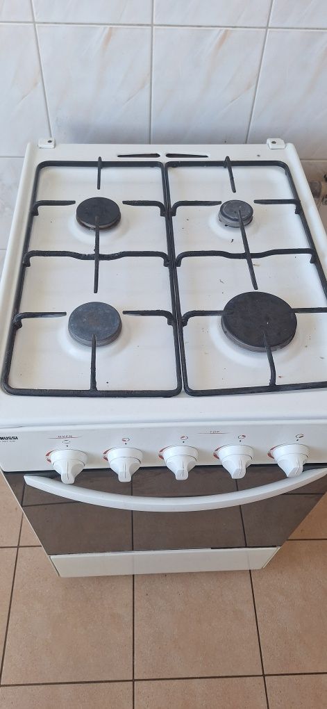 Kuchenka gazowa Zanussi z piekarnikiem gazowym