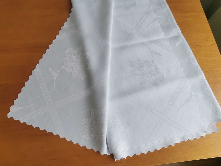 Obrus biały 1,40 x 1,40 m NOWY
