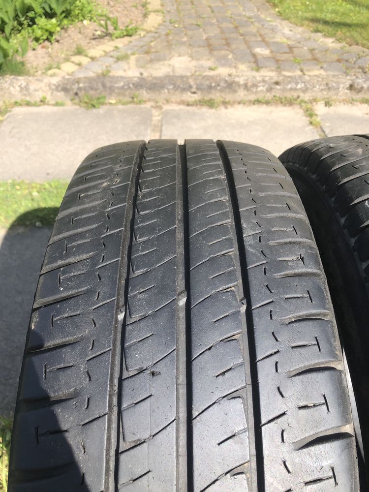 235 65 16C Michelin agilis