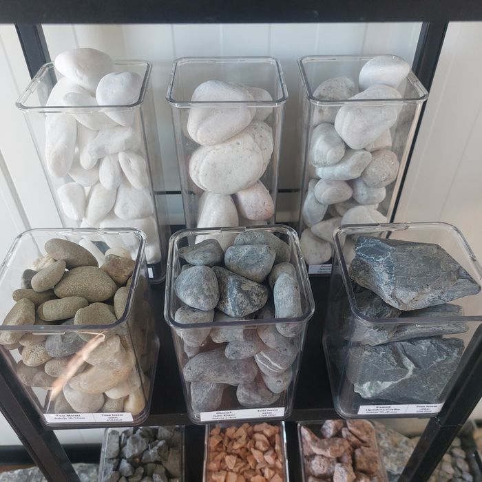 Kamienie ozdobne. granit . Żwir.  Piasek. Ziemia