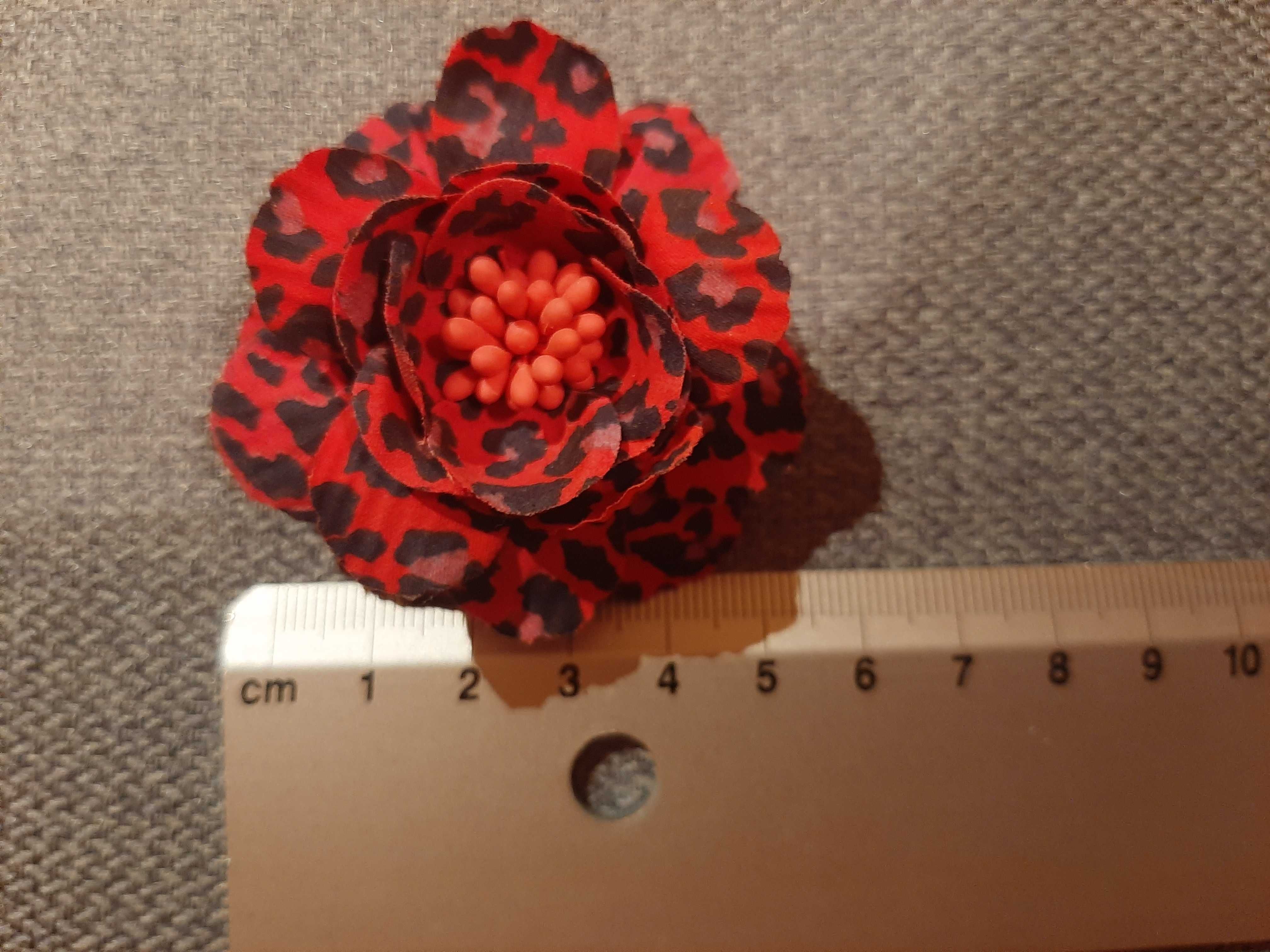 Spinka broszka przypinka kwiat różowy z pręcikami