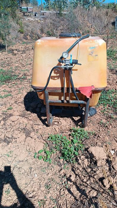 Pulverizador 300 litros