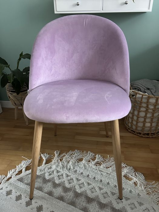 Krzesło różowe welurowe