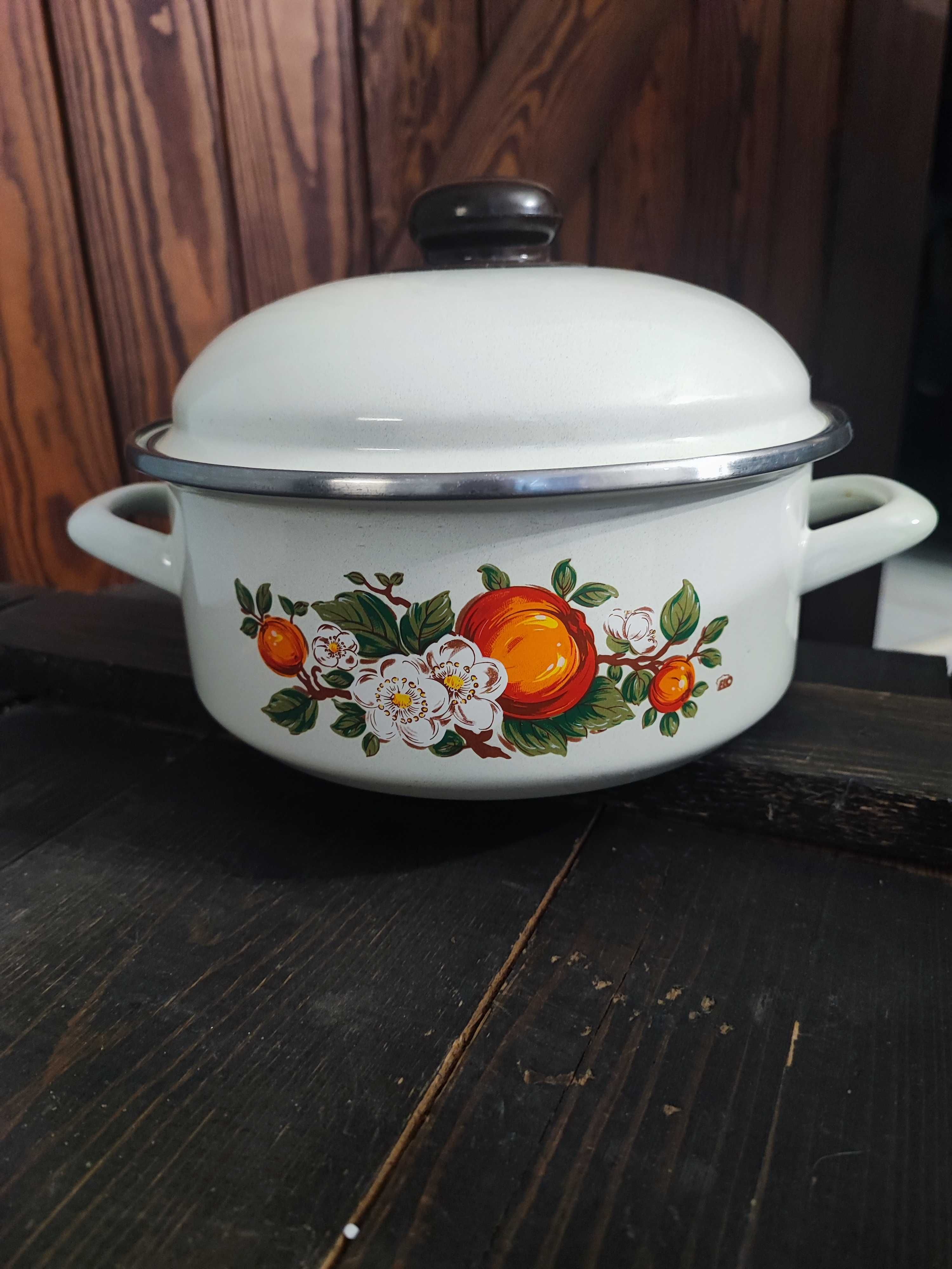 Garnek emaliowany z pokrywką owoce kwiaty