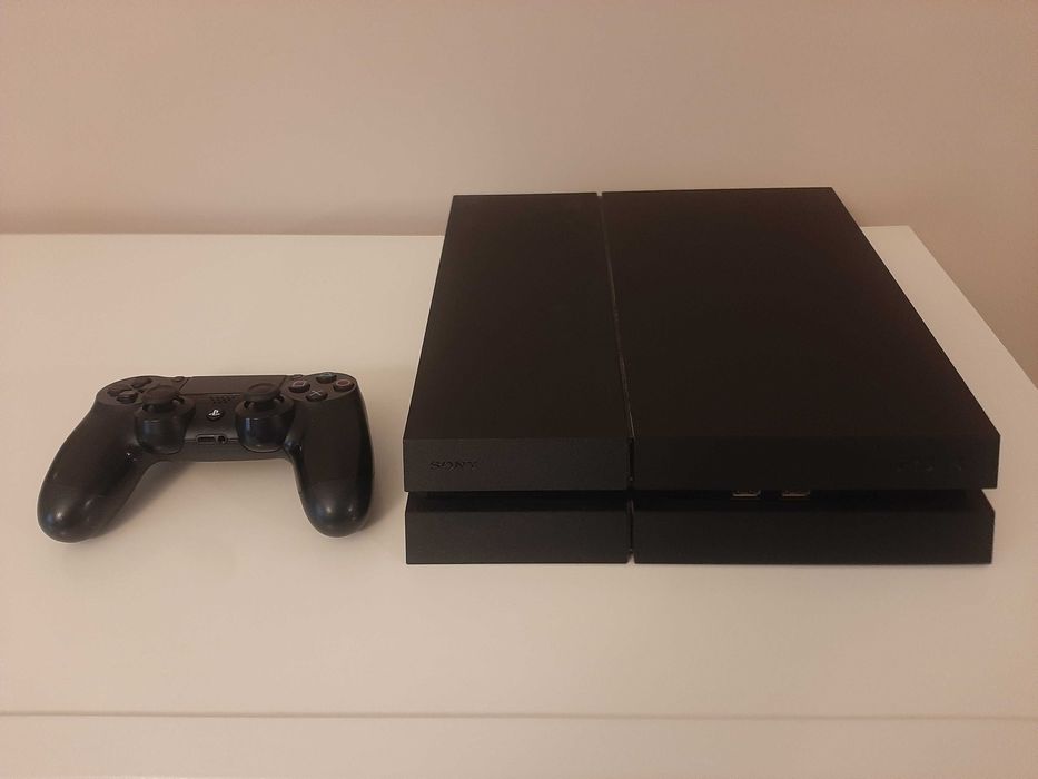 Vendo PlayStation 4 como nova + 15 jogos + Cabo HDMI