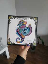 Puzzle Alien każdy inny element