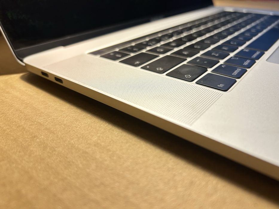 Laptop Macbook Pro 15 2019 i7-9750H/32GB/Radeon Pro 560X/ 512 GB ssd