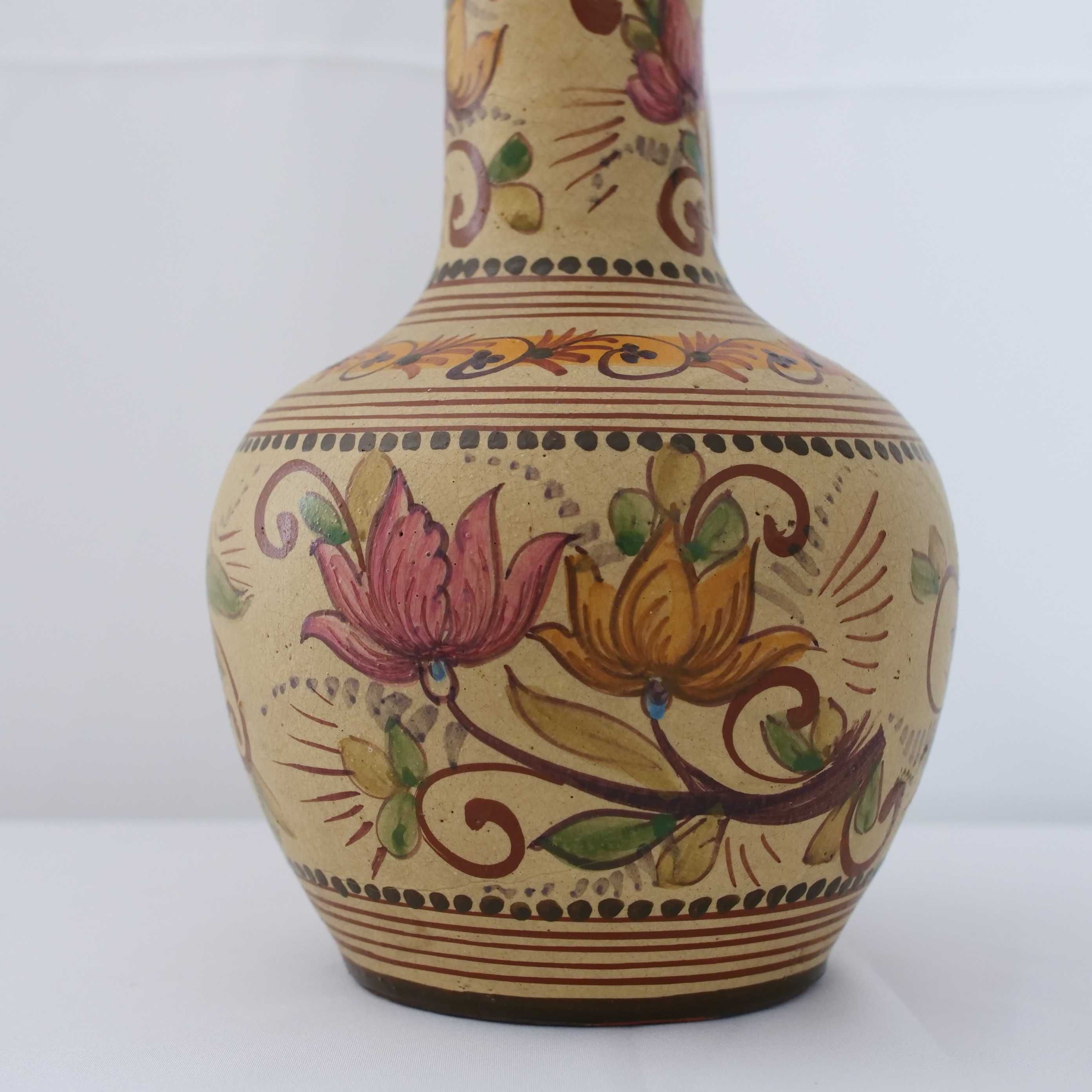 Conjunto de taça e jarro pintados à mão (assinados)