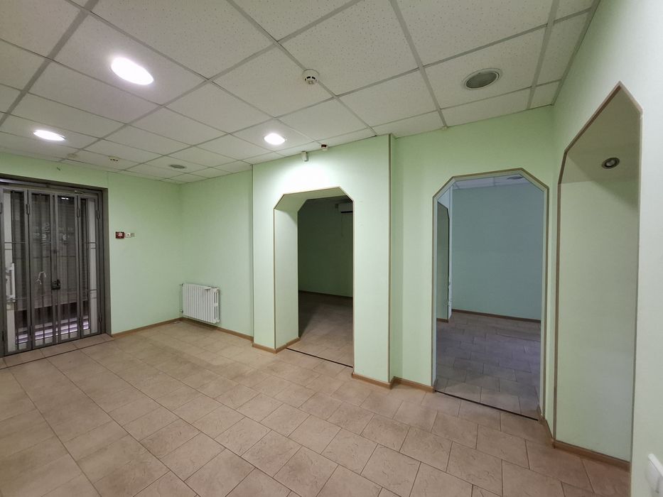 Продам приміщення на 5 Зарічному, Бродвей