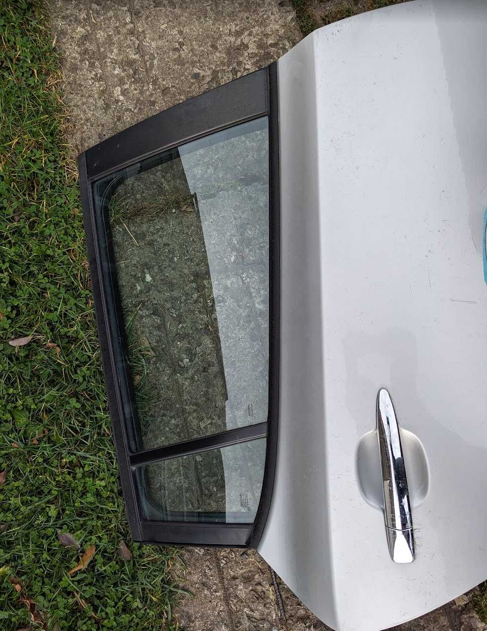 Nissan Leaf 2014 року задні праві двері