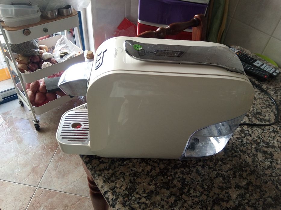 Máquina de café pingo em bom estado de conservação