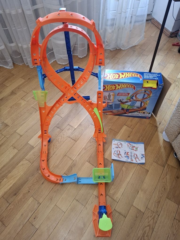 Hotwheels action трек