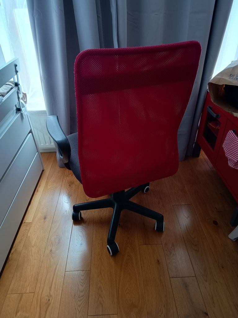 Fotel obrotowy dla dziecka