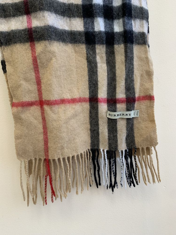 Шарф від  Burberry