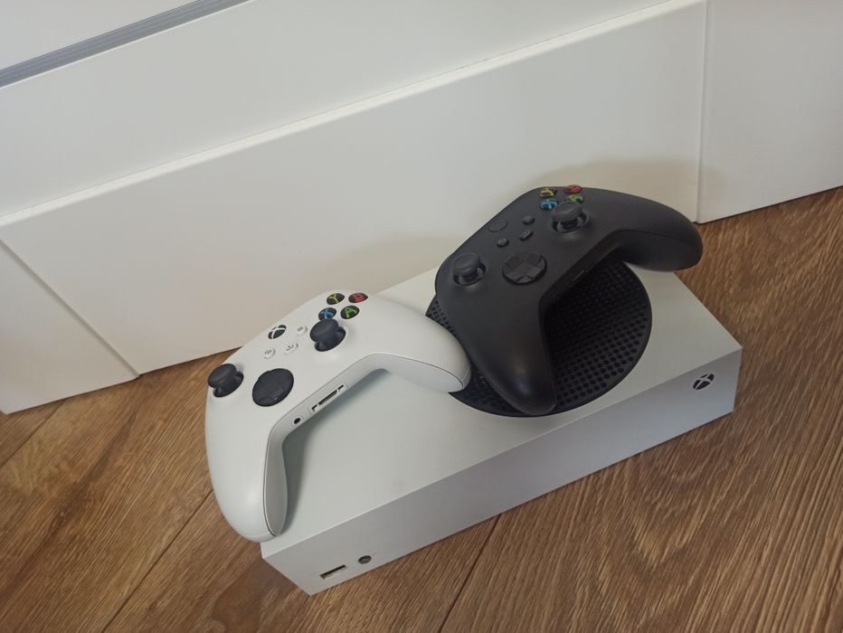 Продам Xbox series S 512.