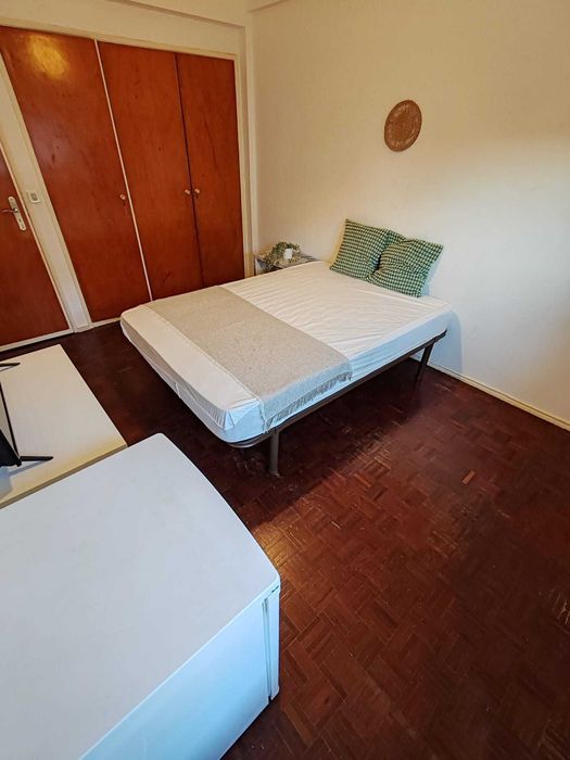 Quarto de casal - Benfica a 5min do C. Colombo