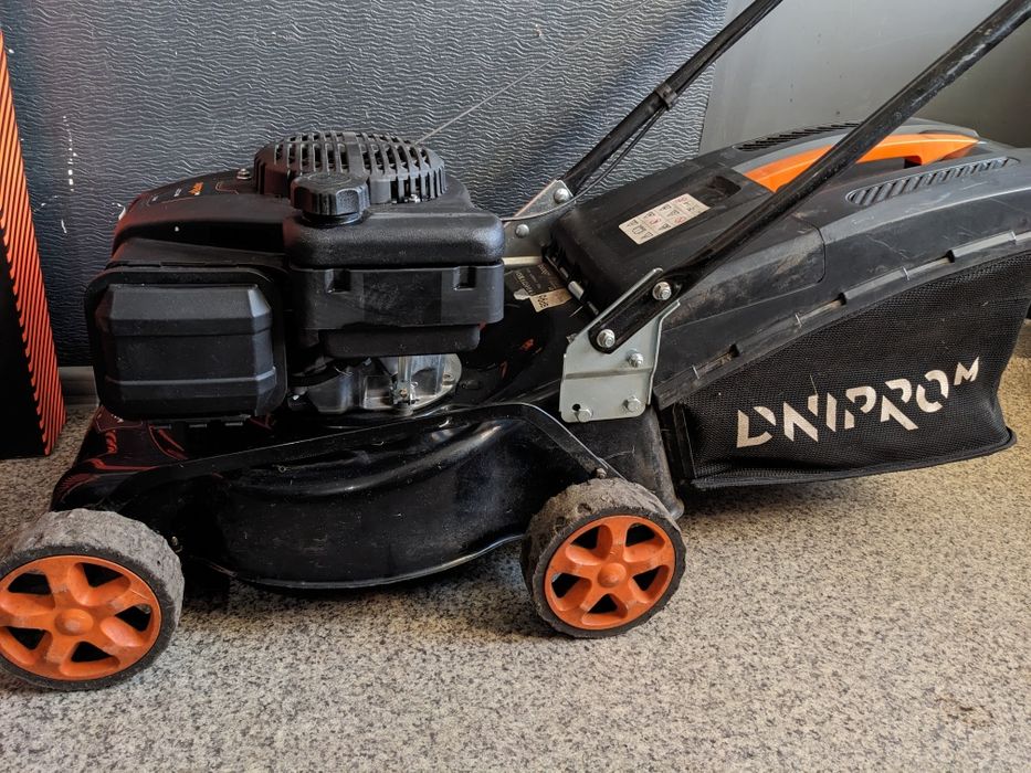 Газонокосарка Dnipro M 40