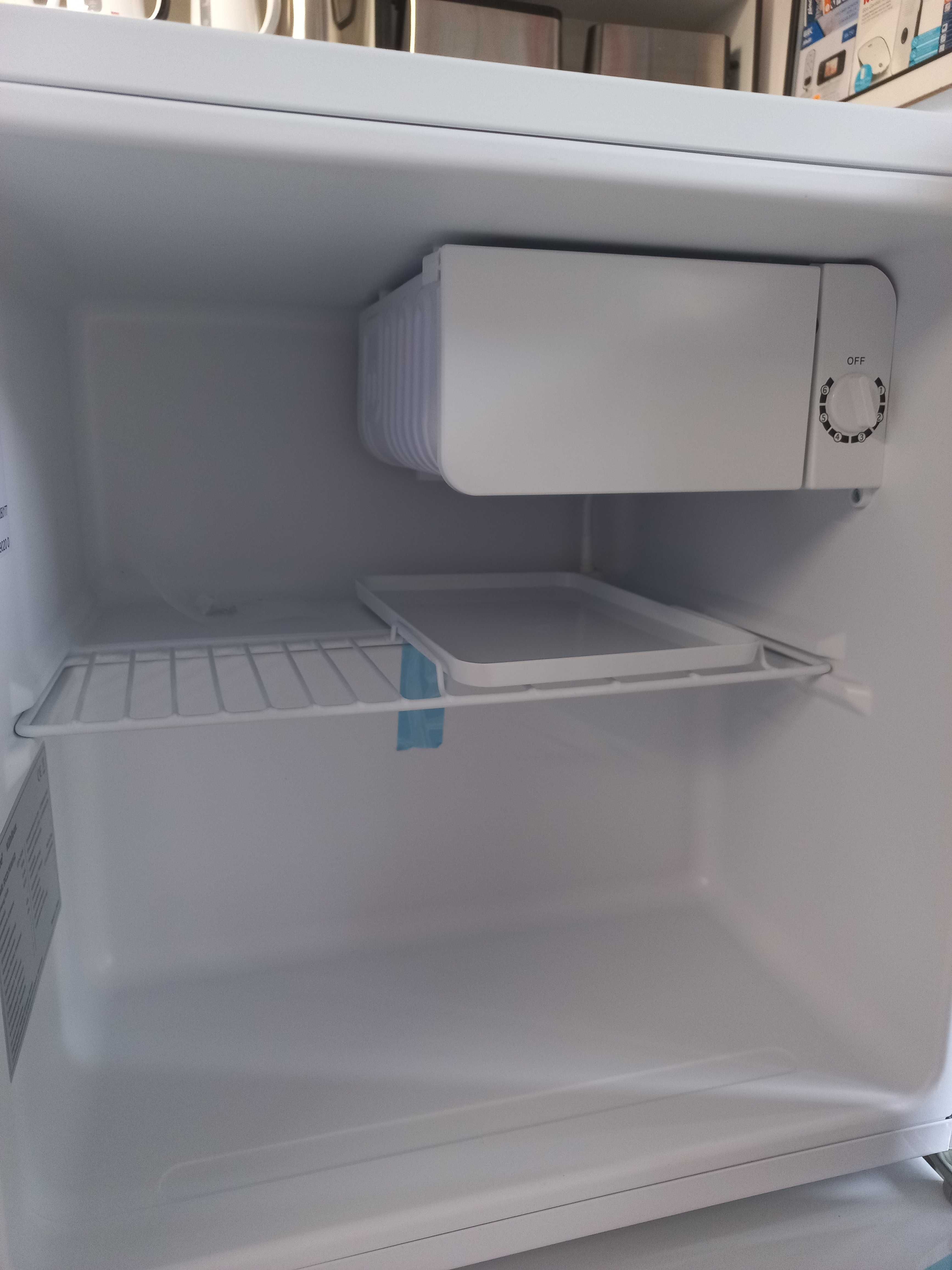 Mini lodówka Comfee RCD76WH2, 43 l, 49cm