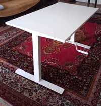 Białe biurko regulowane IKEA