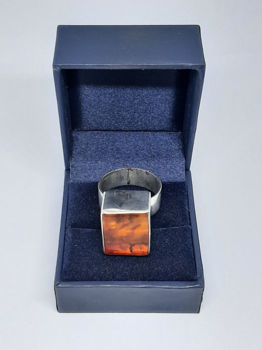 Pierścionek ze srebra, srebro 925 z bursztynem