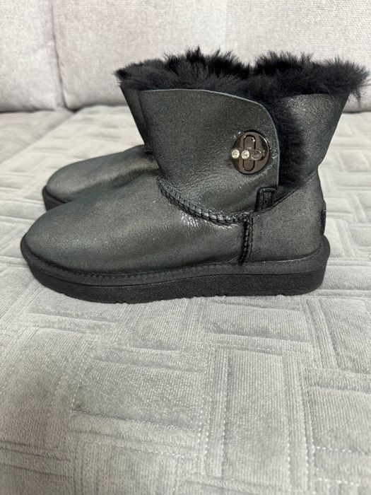 Шкіряні зимові черевики UGG