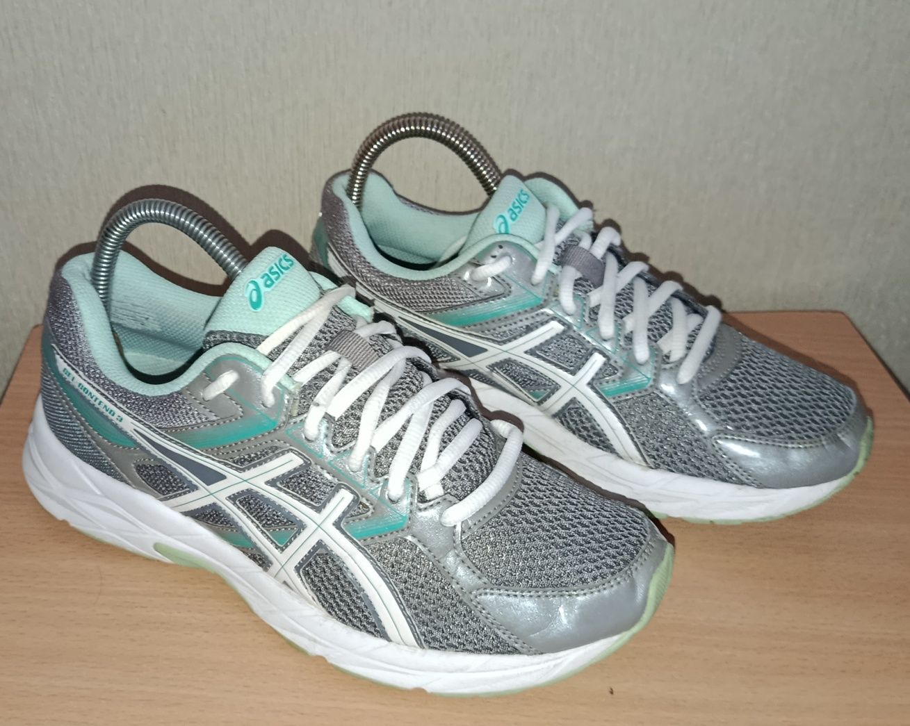 Кросівки фірми Asics 39 розміру
