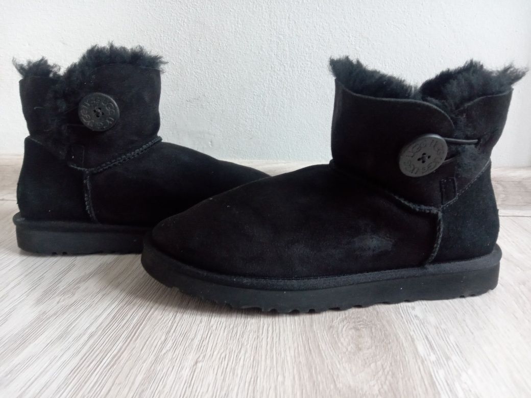 UGG Mini Bailey Button rozmiar 39