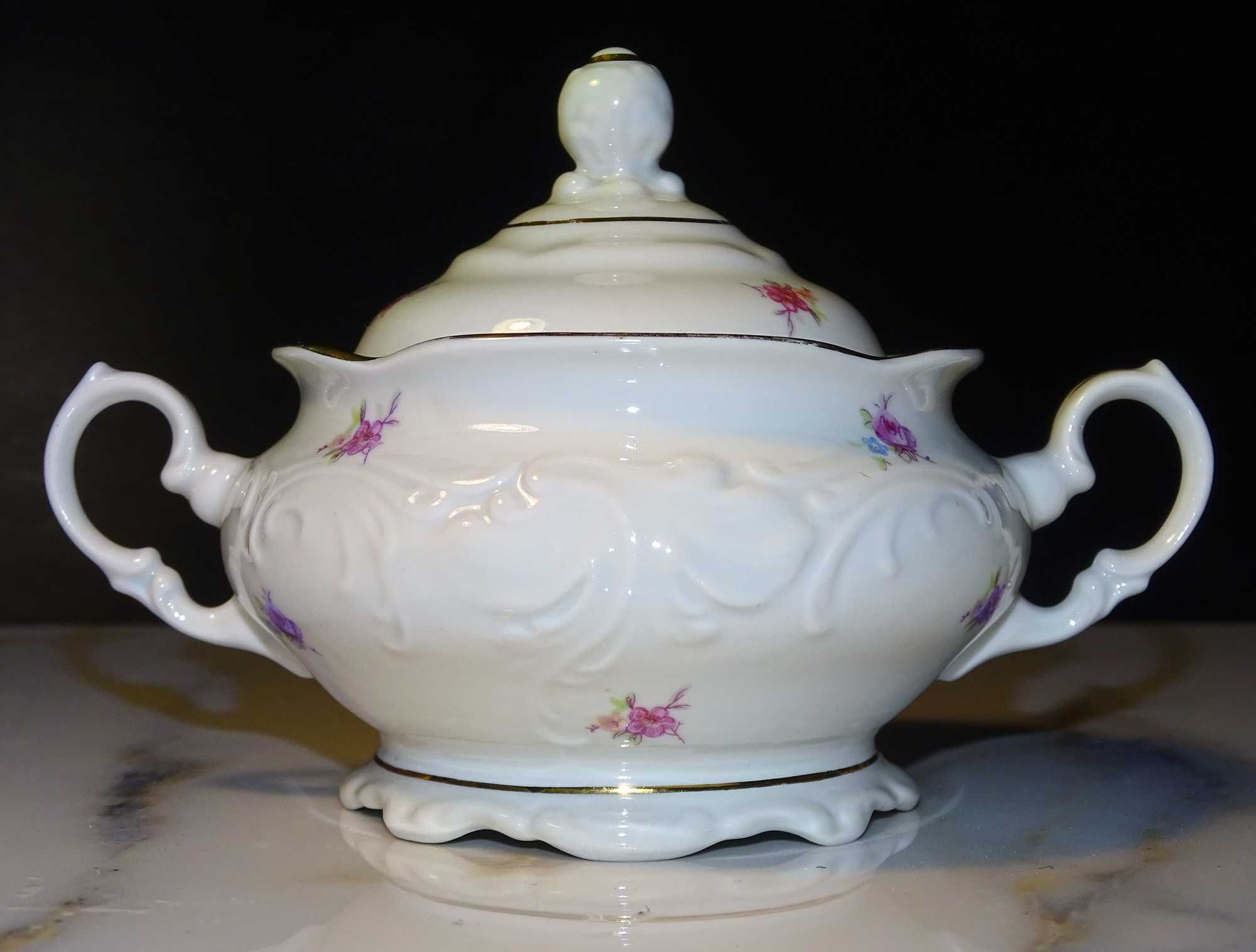 Porcelana Wałbrzych (Tielsch-Altwasser): elegancka złocona cukiernica