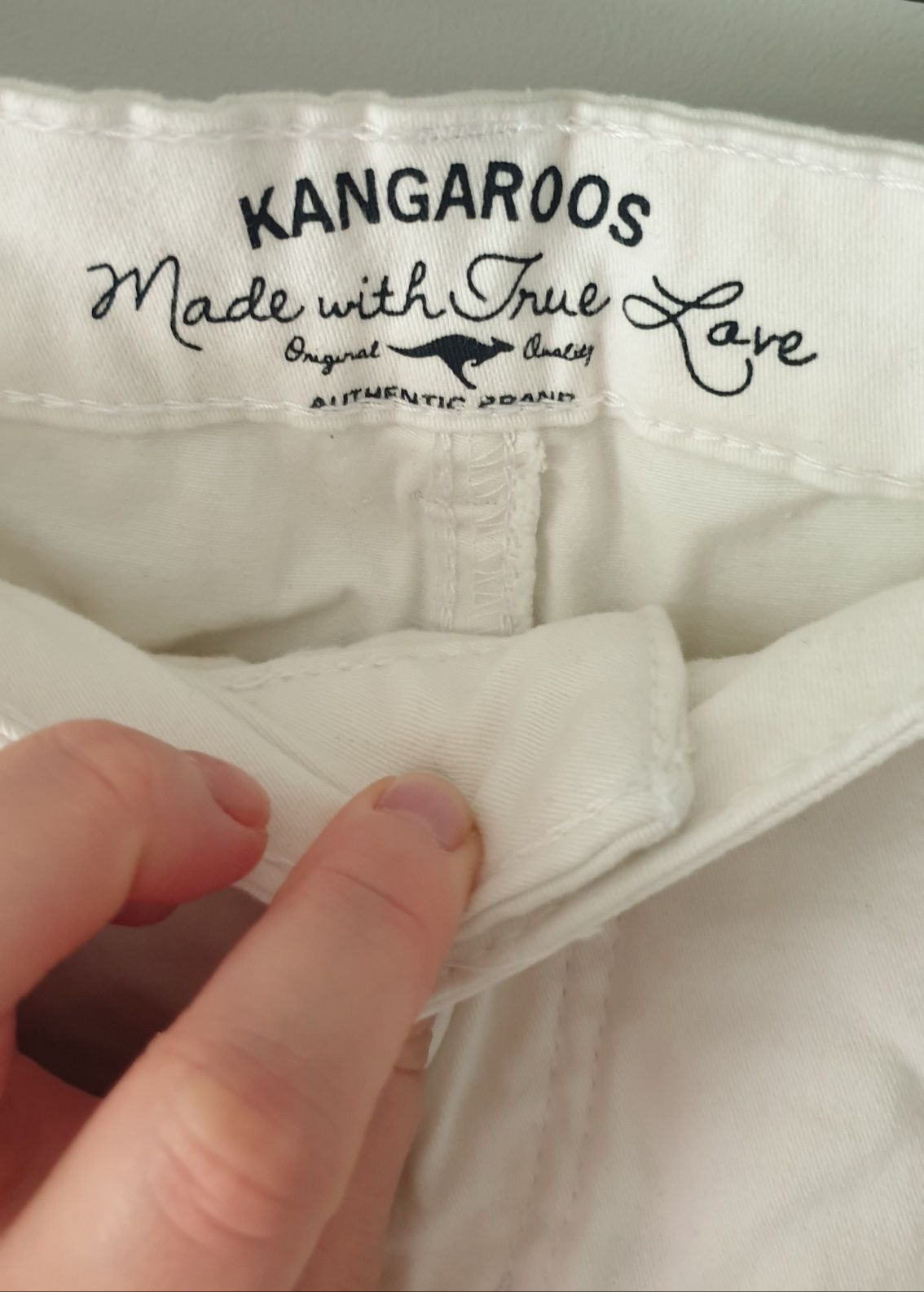 Białe spodenki do kolan jeansowe marki Kangaroos, rozm. 48