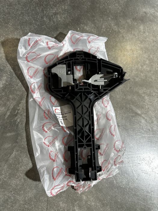 Кронштейн ручки кріплення тросів дверки задній спрінтер Sprinter W906