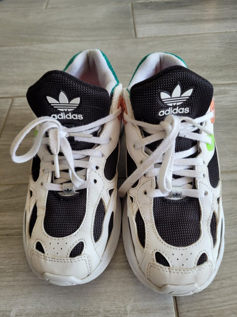 Buty dziecięce Adidas r.35 polecam