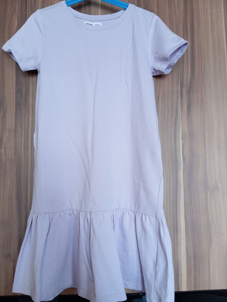 Fioletowa liliowa sukienka letnia oversize z rękawkami falbanką r. 140