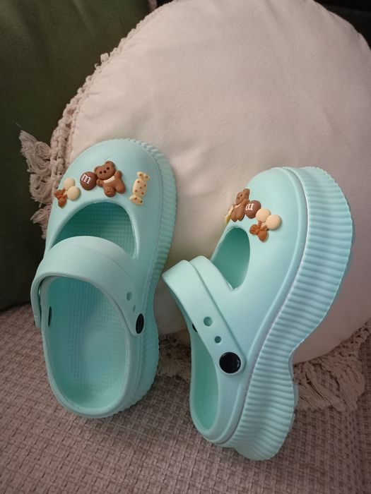 Nowe piękne klapki r.36