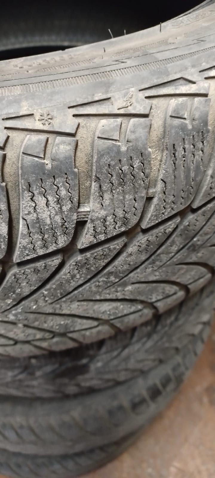 Goodyear ultragrip 245 45 R18 резина 4 шт suv