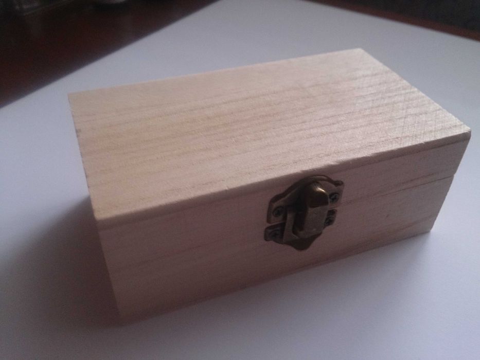 Шкатулка дерев'яна